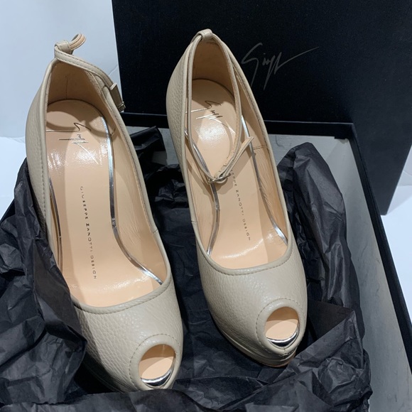 Giuseppe Zanetti Leather Peep Toe Platforms - Picture 6 of 7